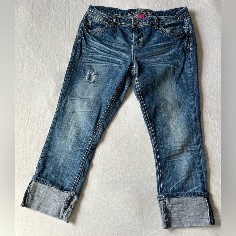 Almost Famous Distressed Y2K Capri Jeans - Picture 4 of 11